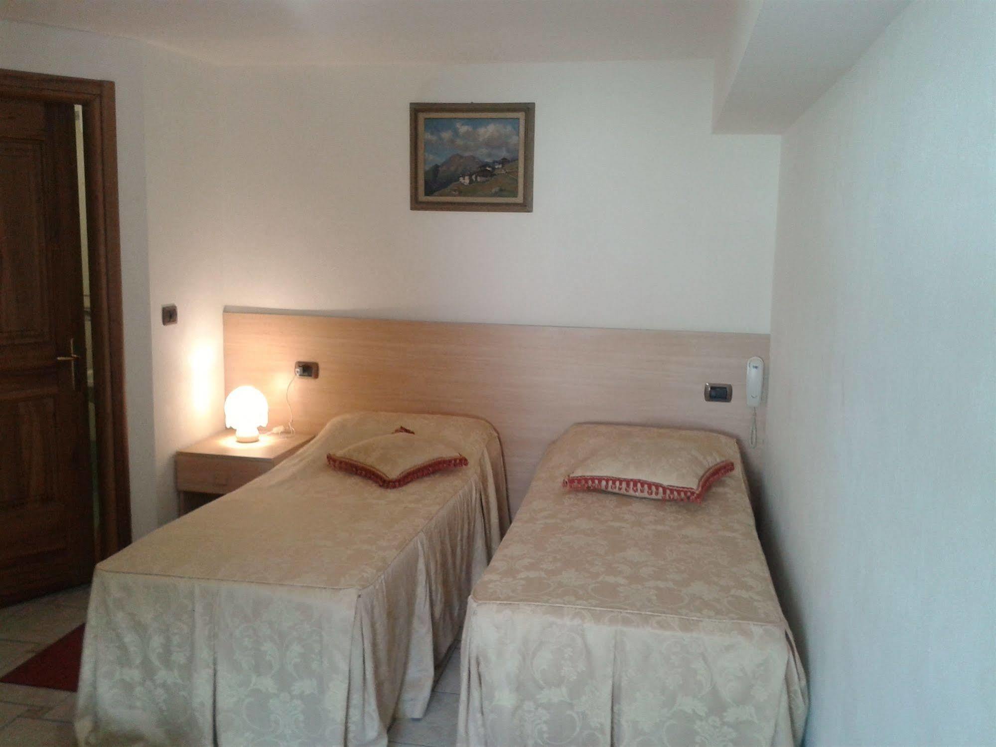 Affittacamere Buenavista Guest House Champoluc Exterior foto